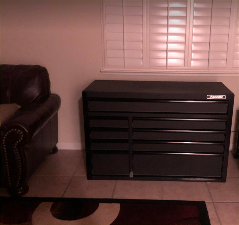 Husky standing store tool box