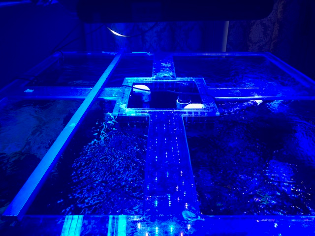 Cube Build - any way to move overflow from center to back of reef