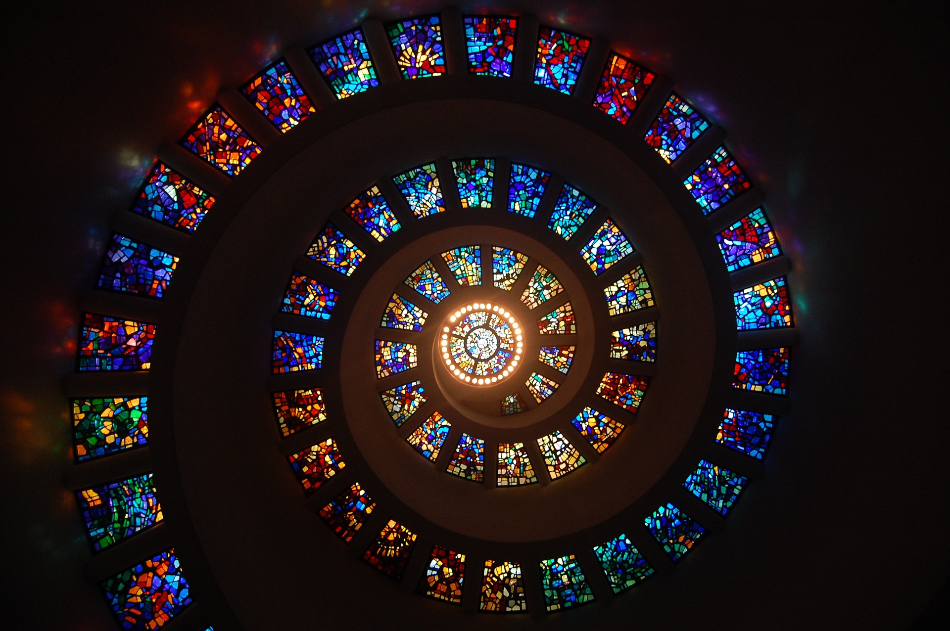 stained-glass-1181864_1920-jpg.935202