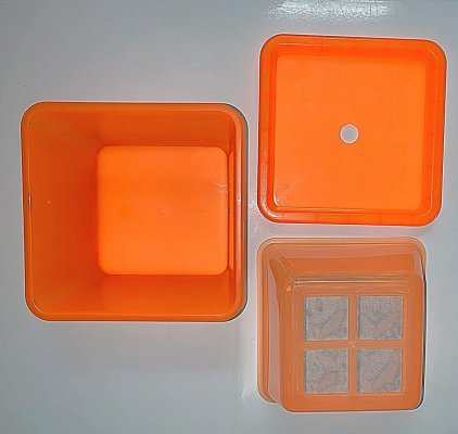 worm keeper 3 parts - lid bottom and middle.jpg