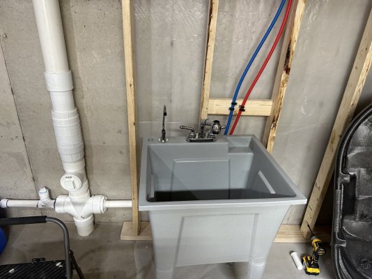 Utility Sink w:RODI Water Faucet.jpg