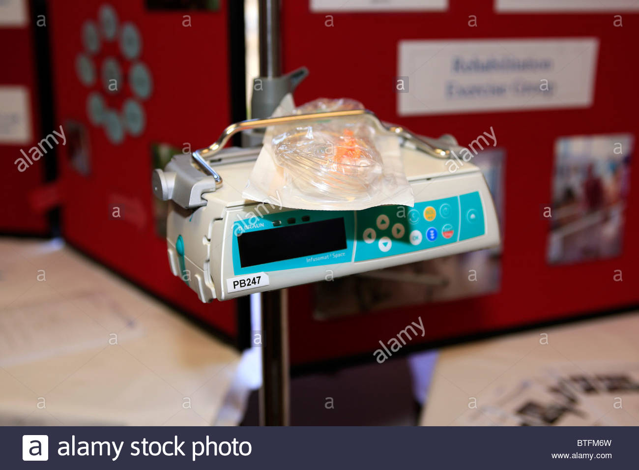 digital-iv-drip-unit-now-used-in-nhs-hospitals-BTFM6W.jpg
