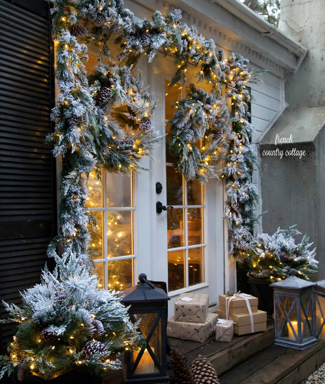 30 Stunning Outdoor Christmas Decorations To Make The Season Bright