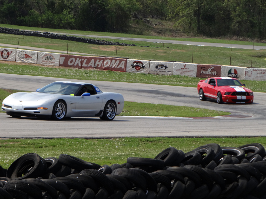 ZO6-Corvette-vs-GT500-Musta.jpg